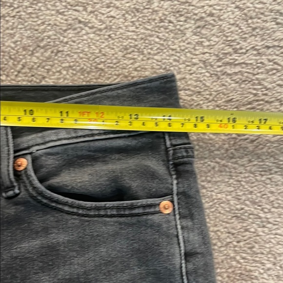 Levi's Charcoal Black Wedgie Skinny Ankle Cropped Jeans with Modern Fit - Picture 4 of 5